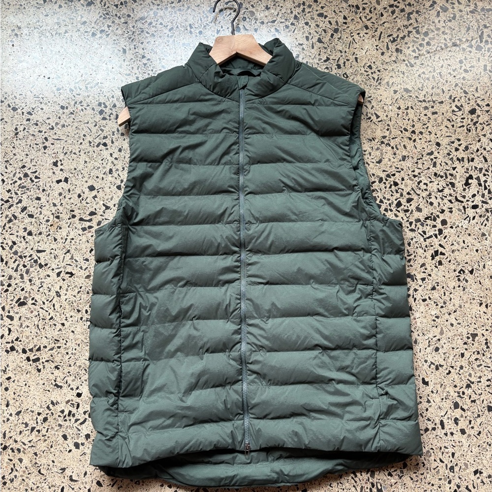 Lululemon Navigation Down Vest size L